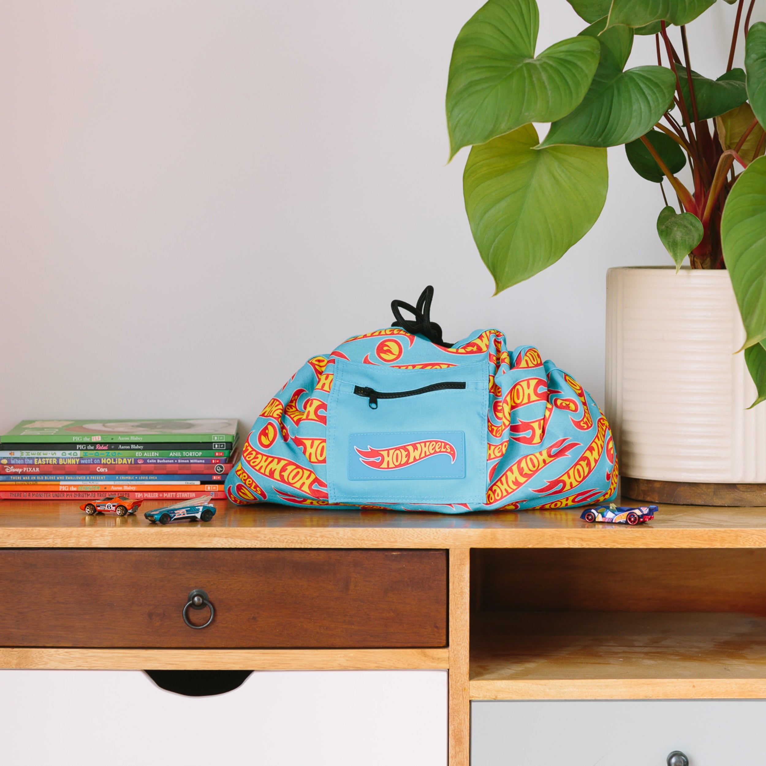 NEW Hot Wheels Race Day Mini Pouch