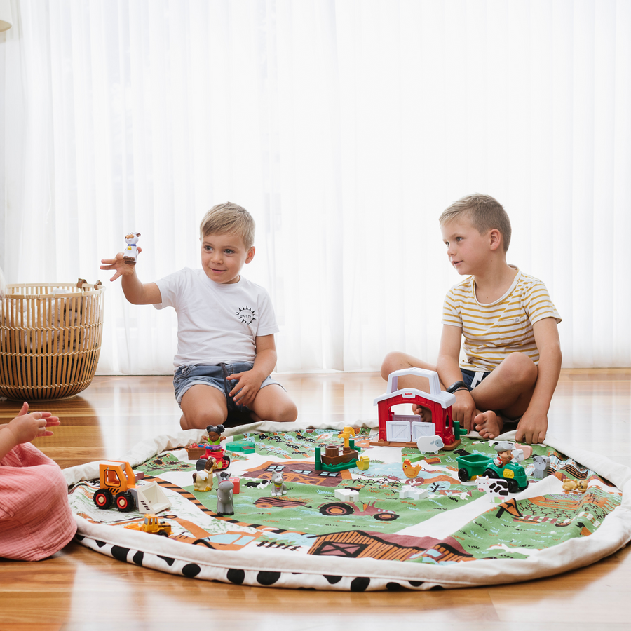 Old McBussy's Farm Interactive Play Pouch