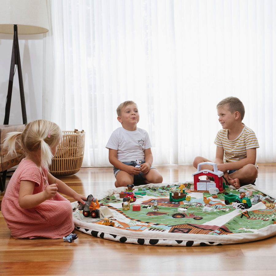 Old McBussy's Farm Interactive Play Pouch